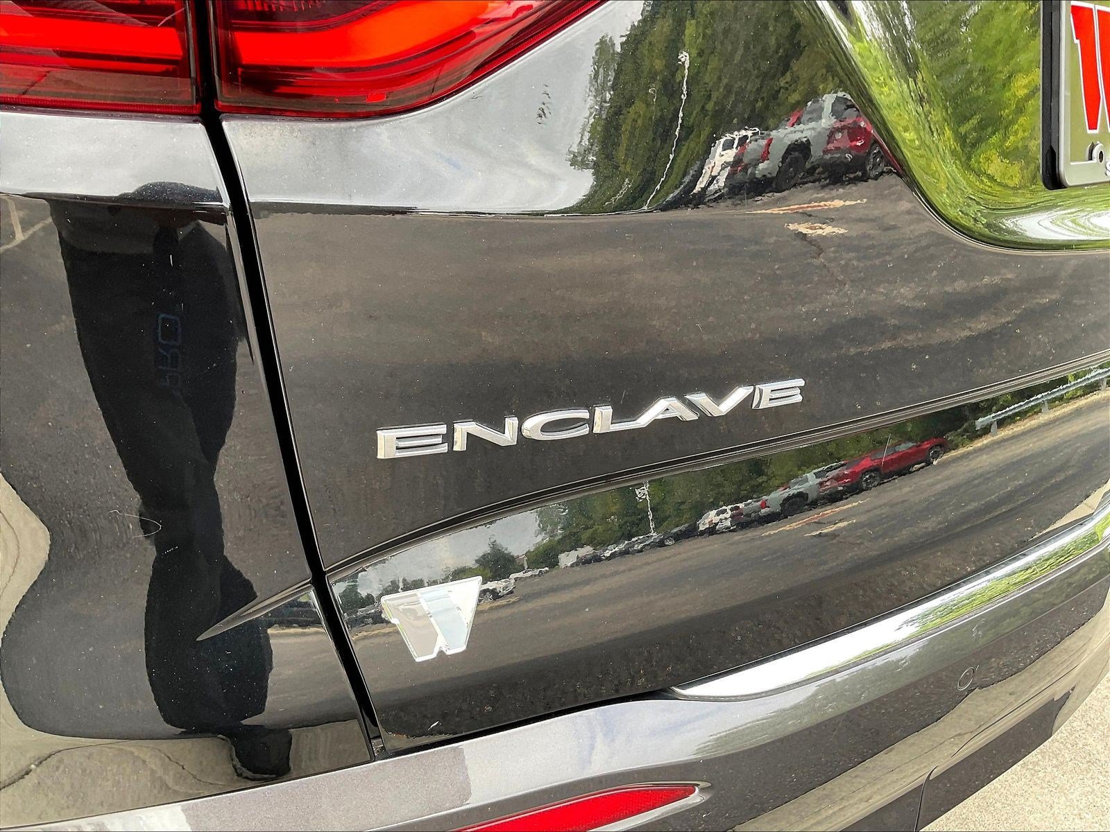 Used 2021 Buick Enclave Essence FWD image 23