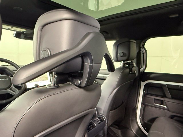 New 2026 Land Rover Defender 110 X-Dynamic SE AWD/4WD image 24