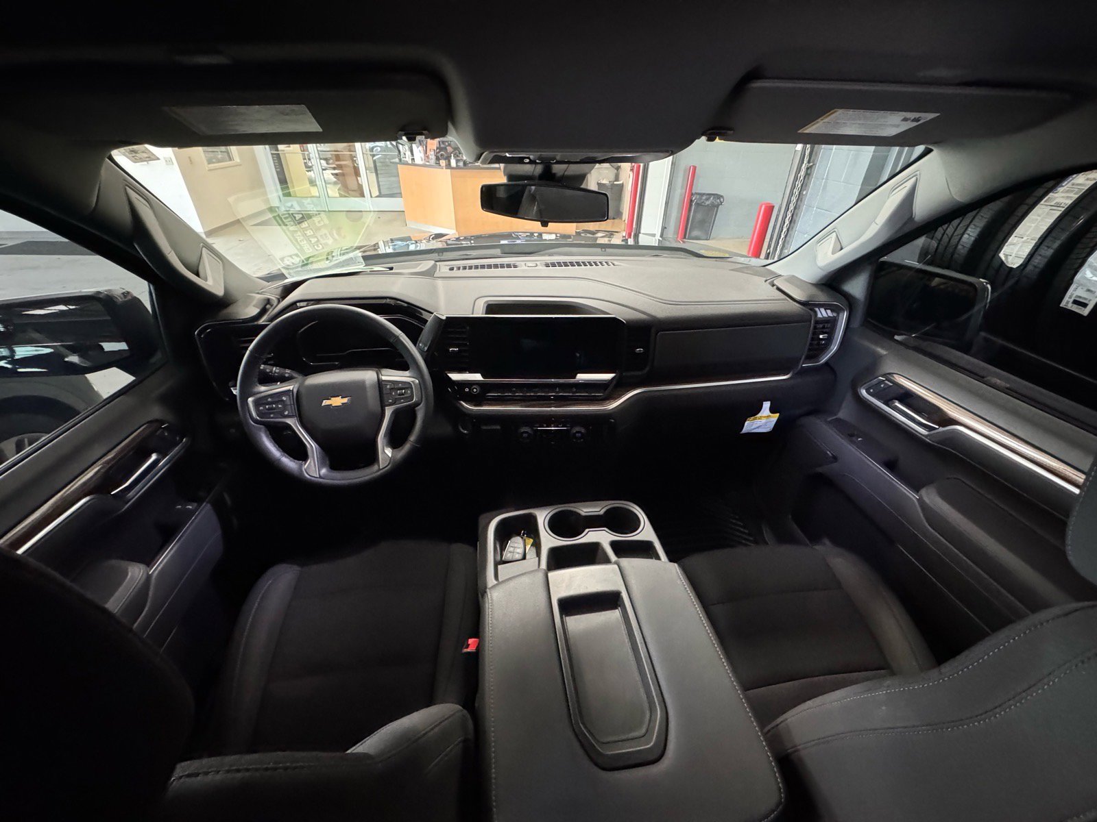 Used 2025 Chevrolet Silverado 1500 LT w/ Z71 Off-Road Package image 13