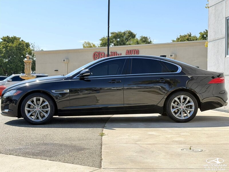 Used 2018 Jaguar XF Premium RWD image 7