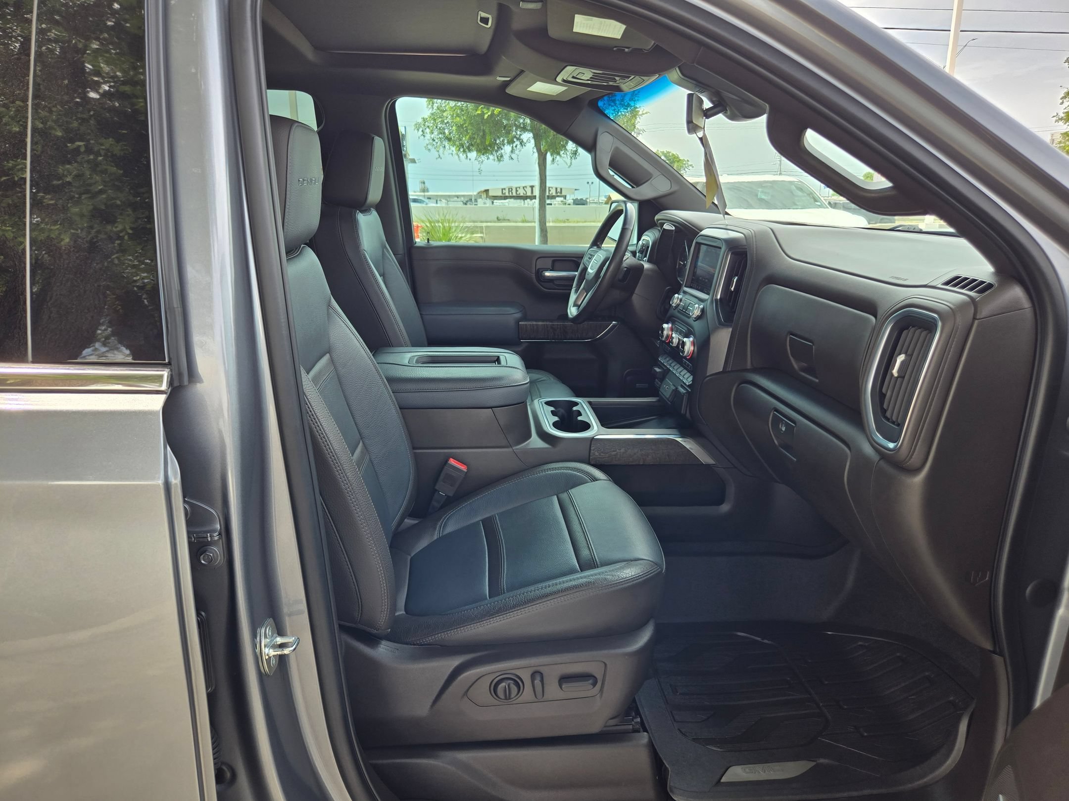 Used 2022 GMC Sierra 1500 Denali w/ Denali Premium Package AWD/4WD image 24
