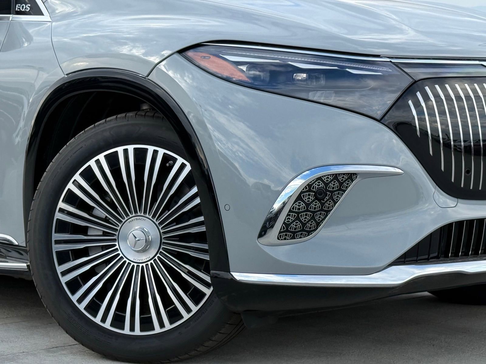 New 2025 Mercedes-Benz Maybach EQS 680 4MATIC image 4