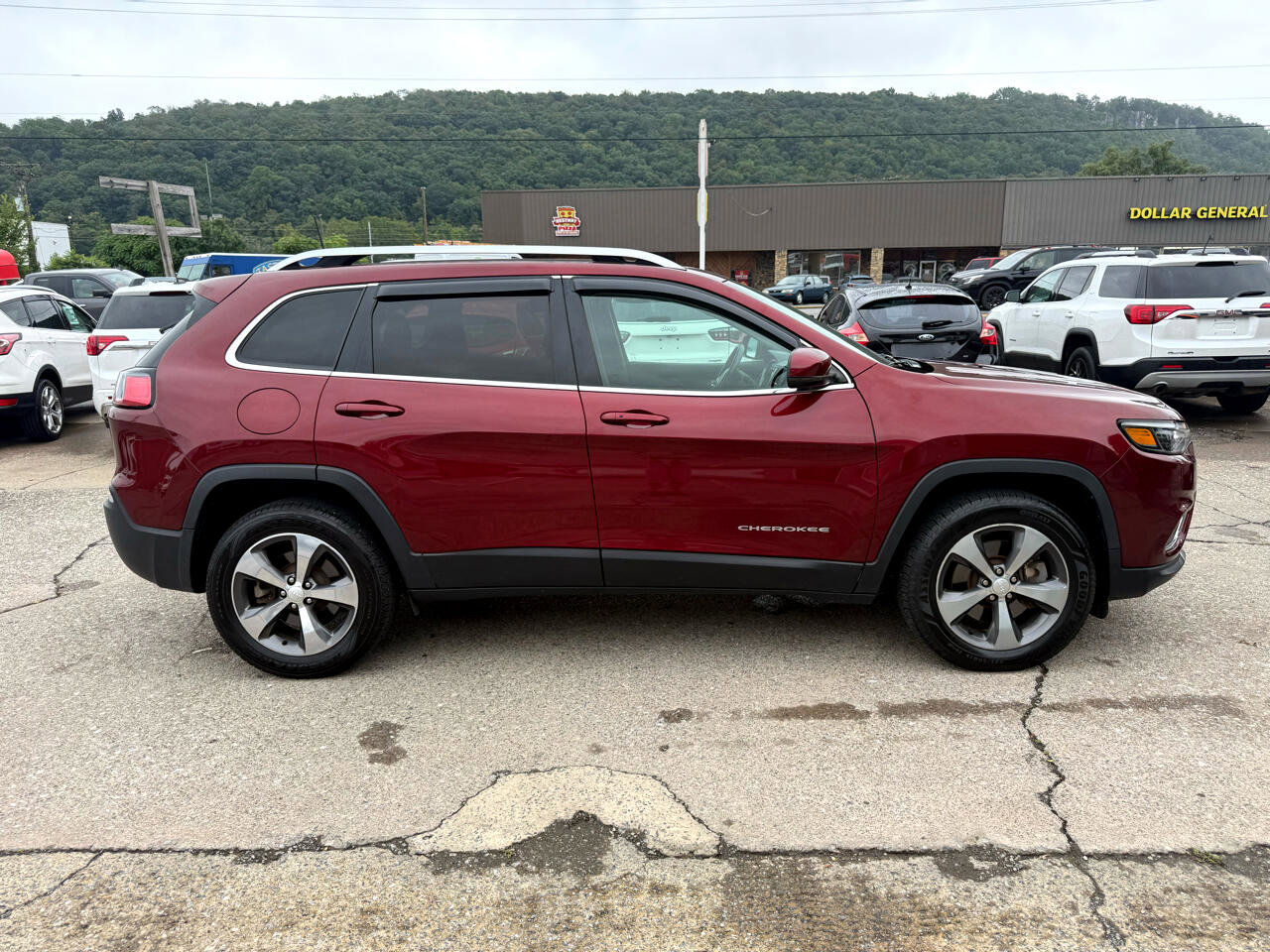 Used 2019 Jeep Cherokee Limited image 11