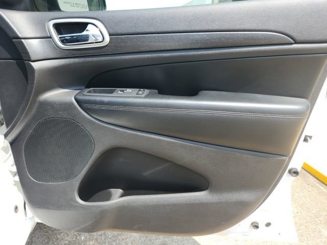 Used 2018 Jeep Grand Cherokee Altitude RWD image 19
