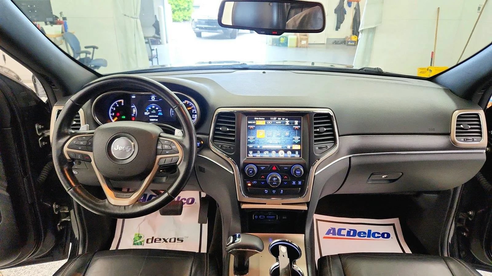 Used 2015 Jeep Grand Cherokee Limited w/ Trailer Tow Group IV AWD/4WD image 27