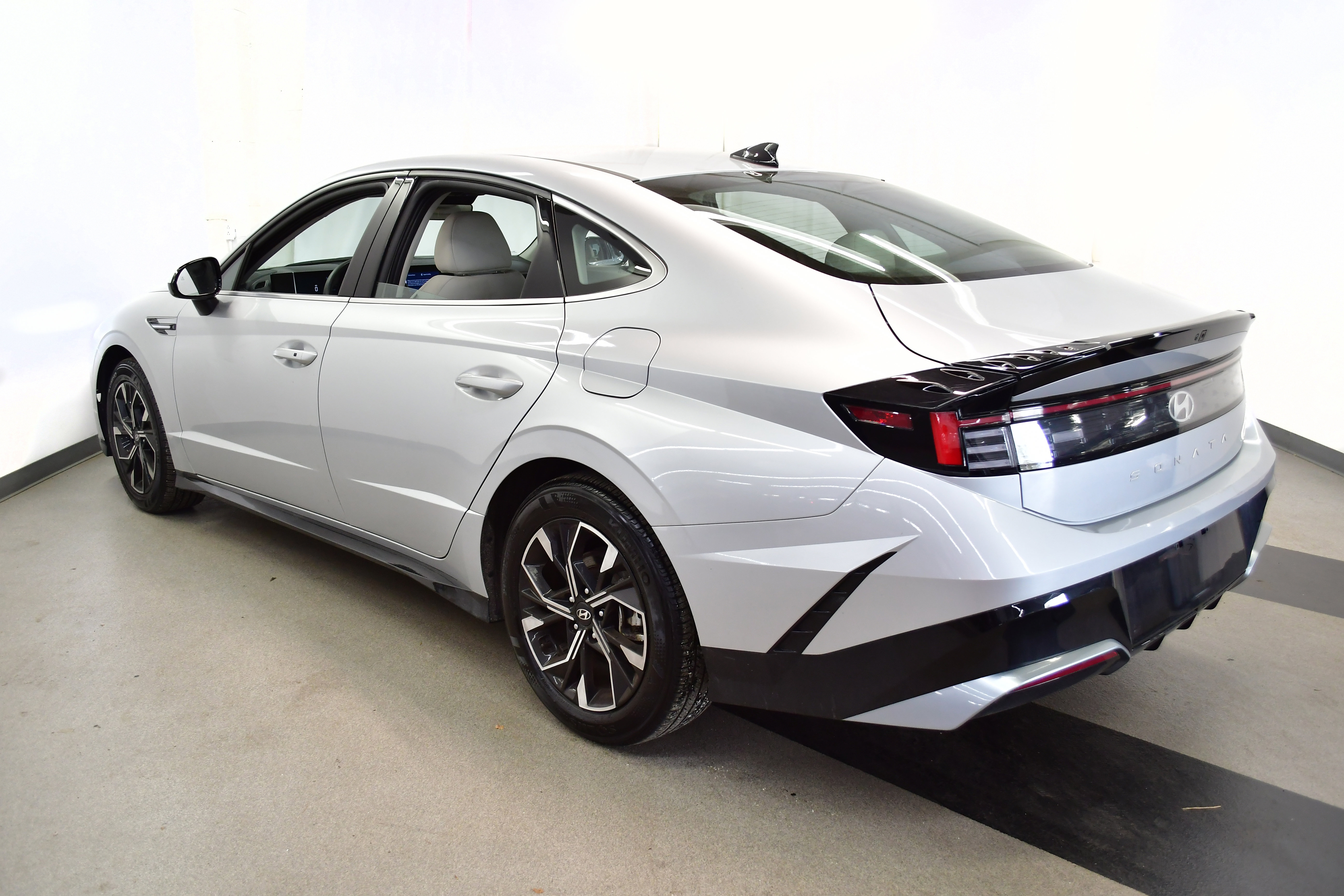 Used 2025 Hyundai Sonata SEL FWD image 5