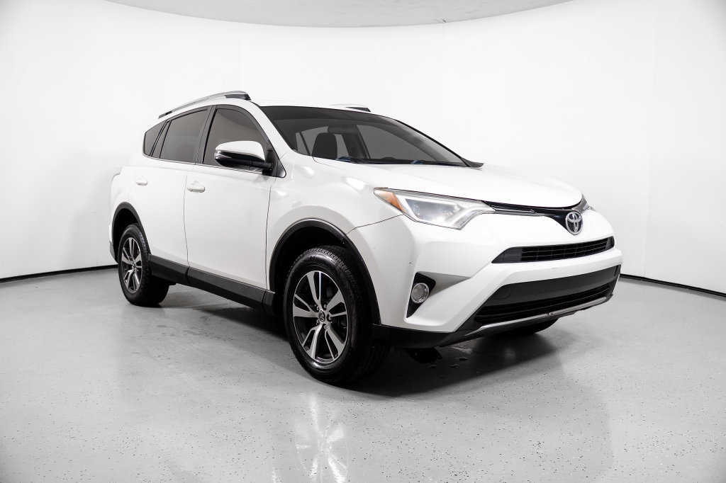 Used 2016 Toyota RAV4 XLE FWD image 2