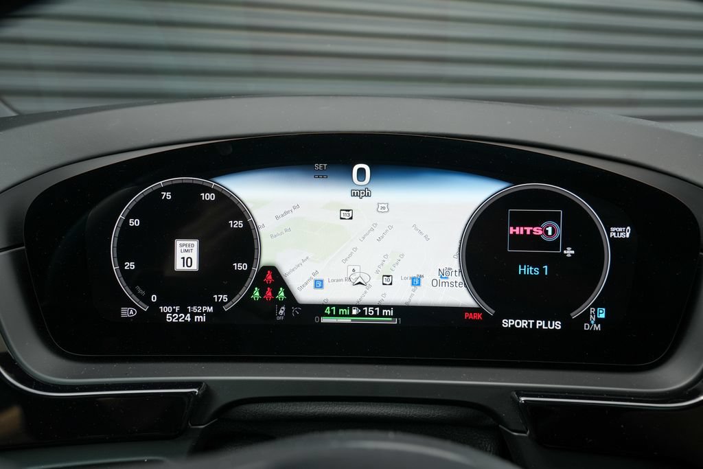 Certified 2025 Porsche Cayenne E-Hybrid AWD/4WD image 24