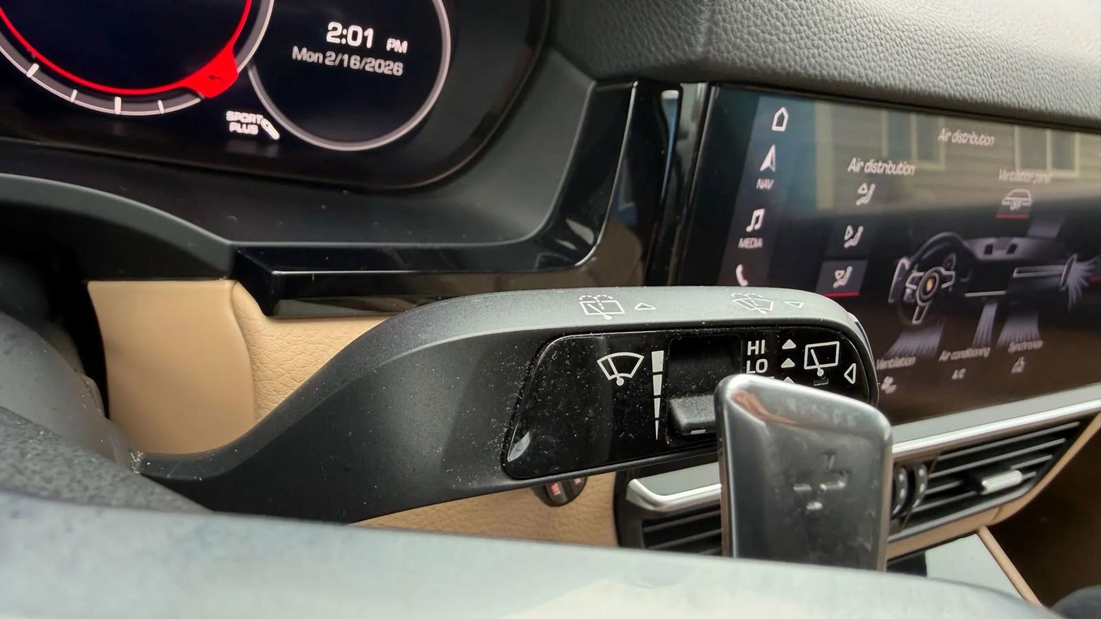 Used 2019 Porsche Cayenne S w/ Premium Plus Package image 38