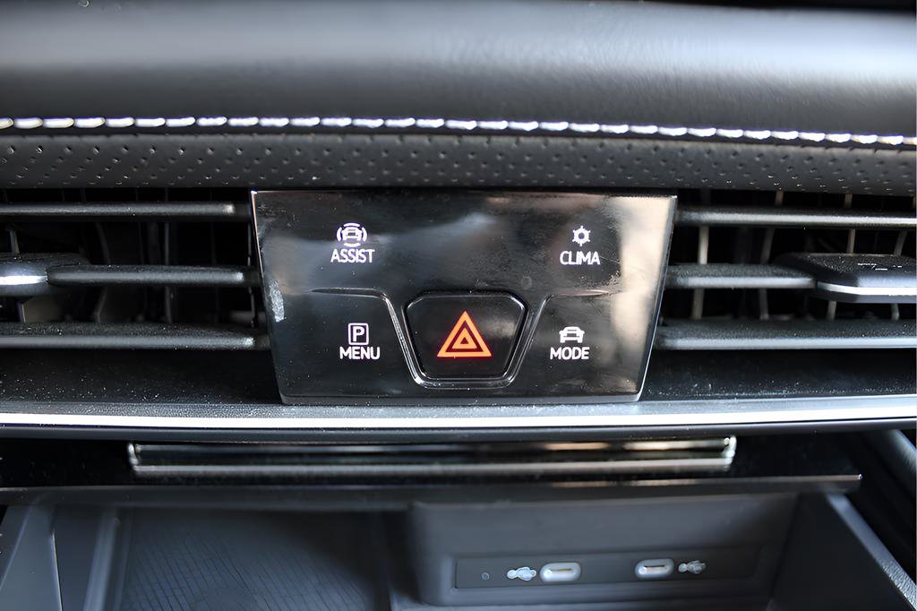 Used 2024 Volkswagen Atlas Cross Sport SE image 34