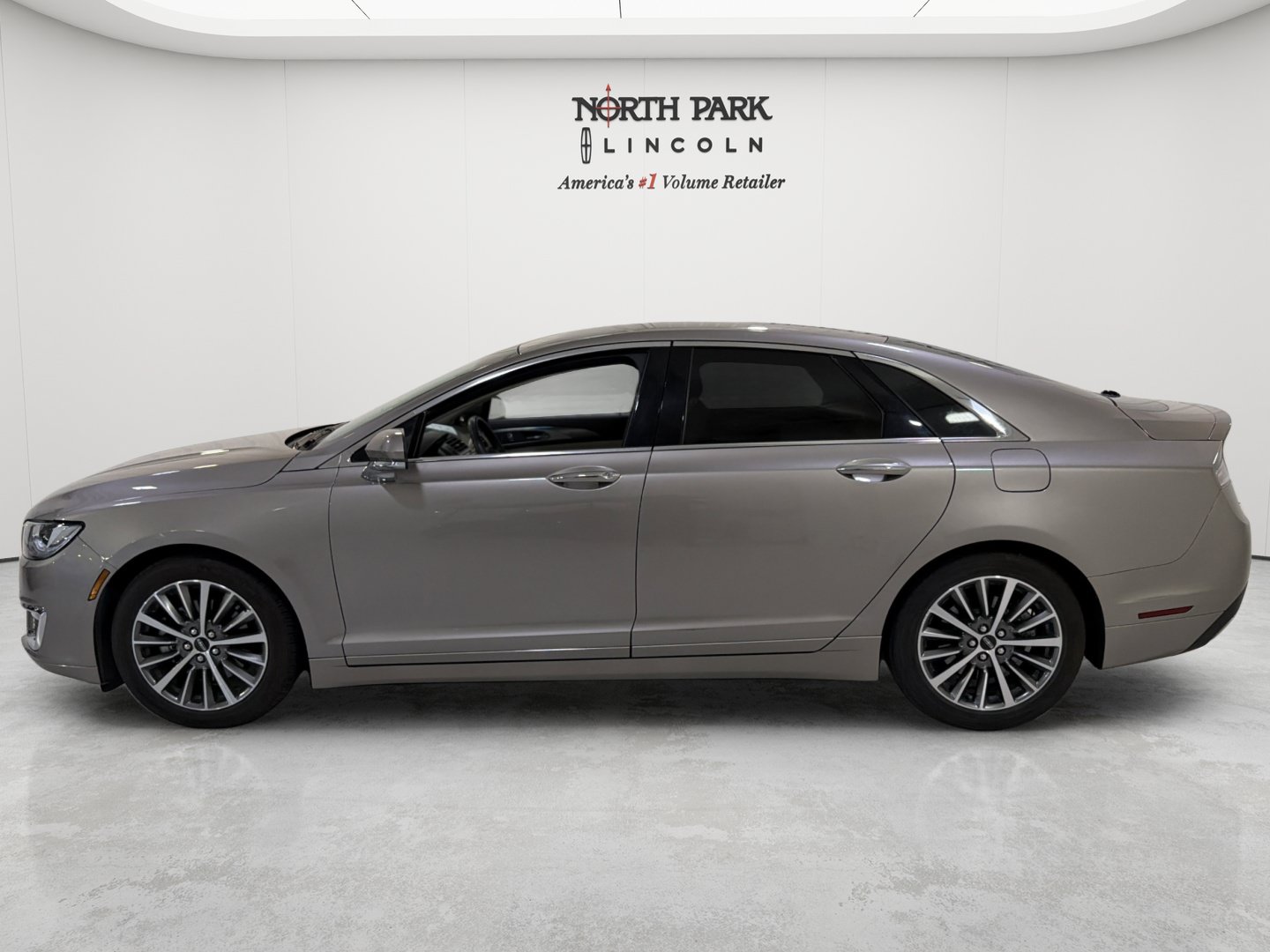 Used 2020 Lincoln MKZ w/ Convenience Package FWD image 2