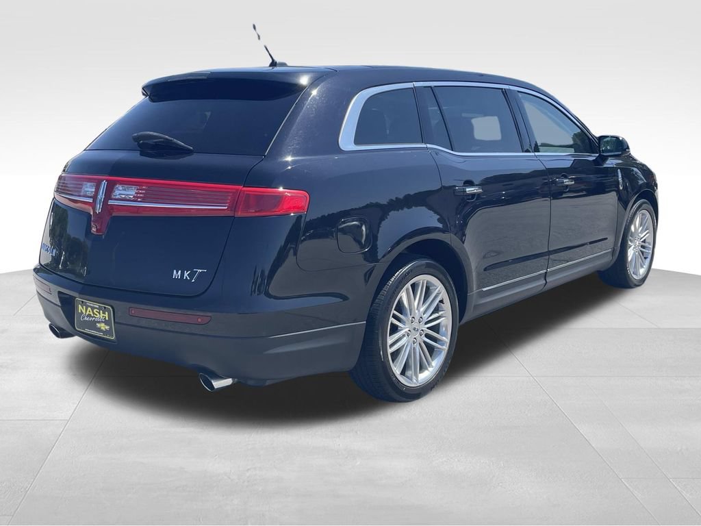 Used 2019 Lincoln MKT AWD image 3