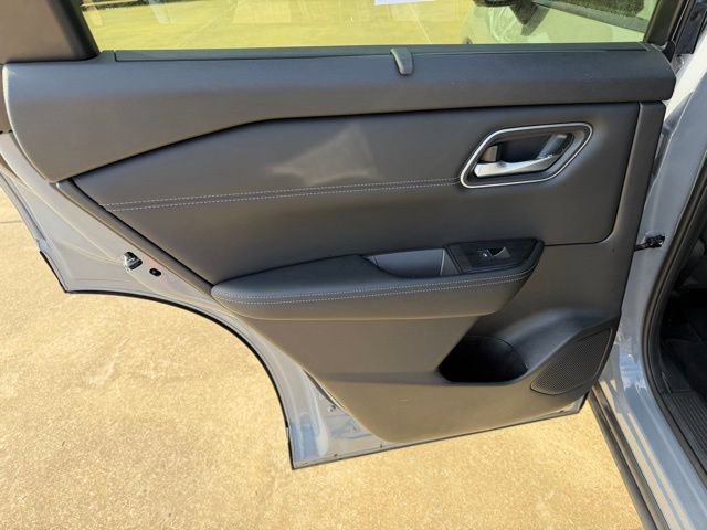 Used 2025 Nissan Rogue Platinum w/ Platinum Premium Package image 13