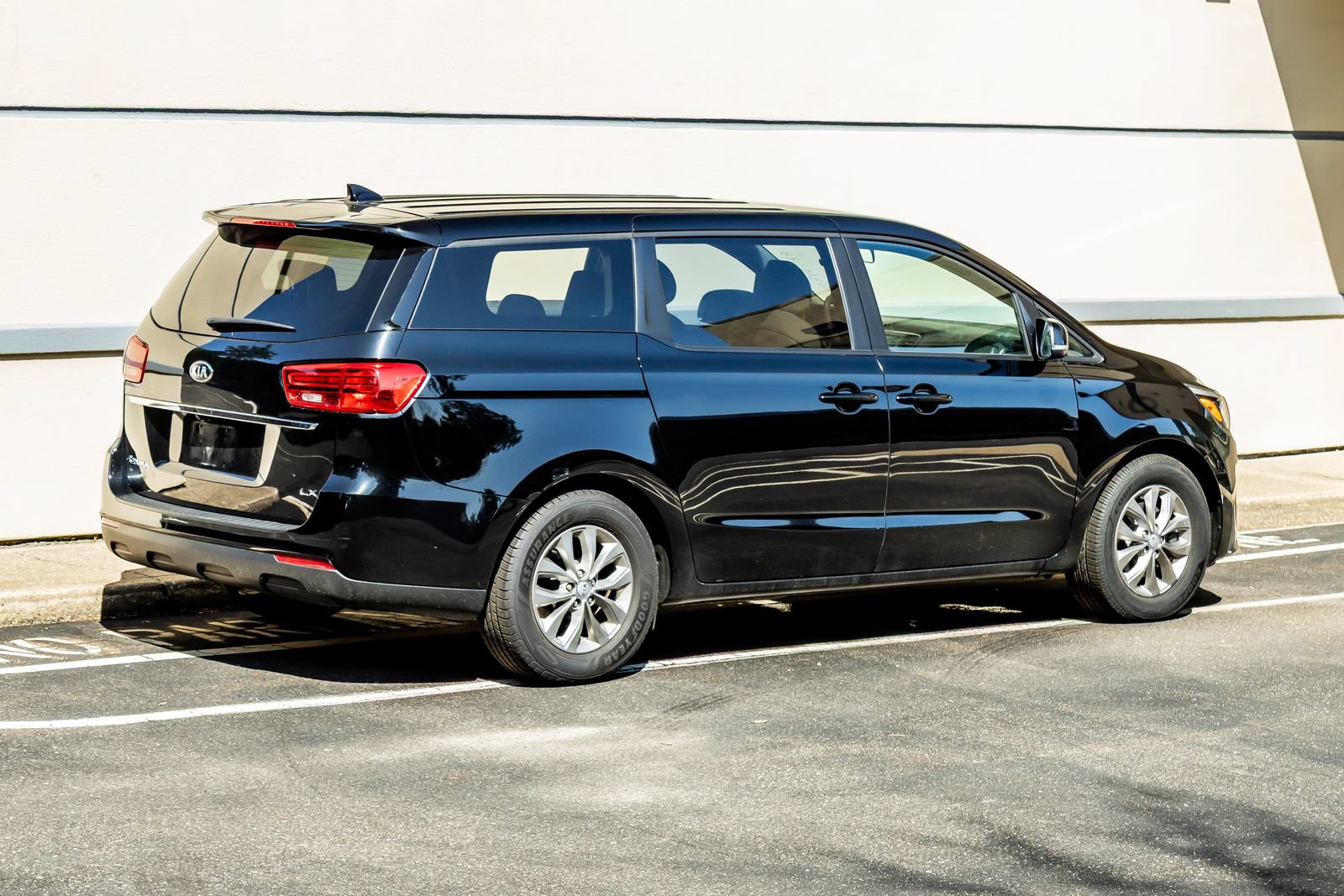 Used 2020 Kia Sedona LX FWD image 8