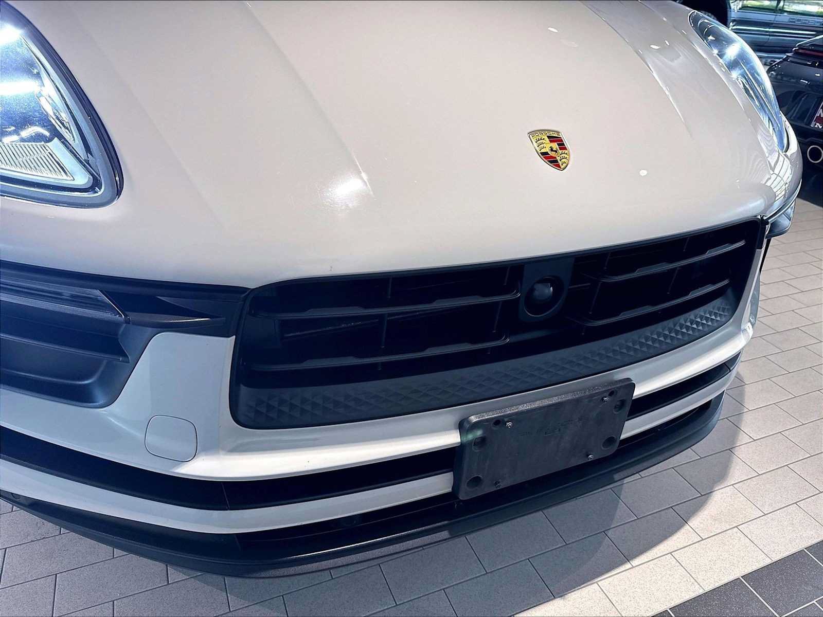 Used 2023 Porsche Macan AWD/4WD image 33