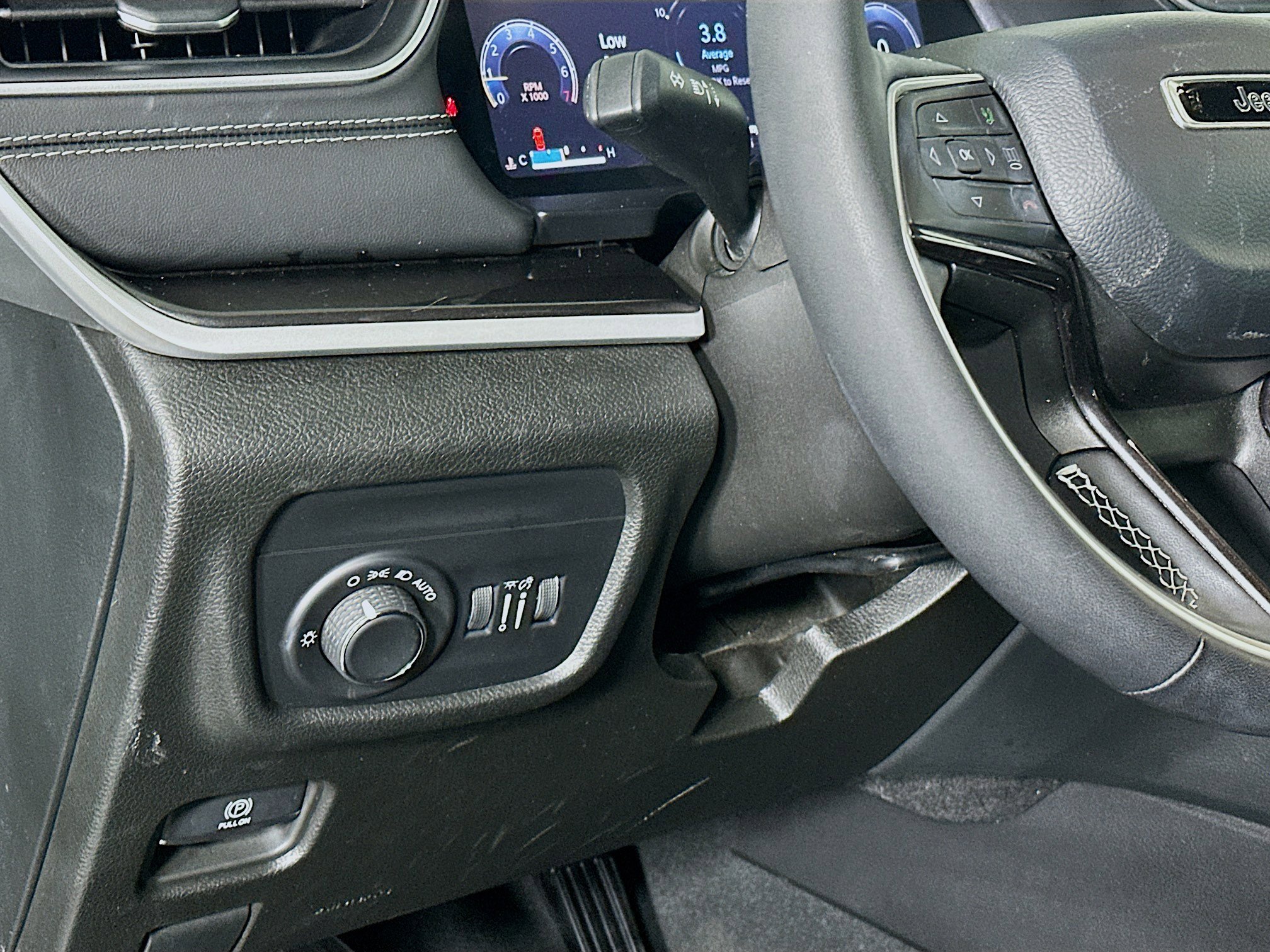 Used 2023 Jeep Grand Cherokee Altitude image 17