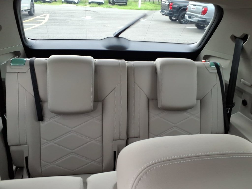 Used 2025 Volkswagen Atlas SE FWD image 17