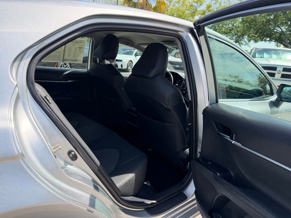Used 2020 Toyota Camry SE image 28