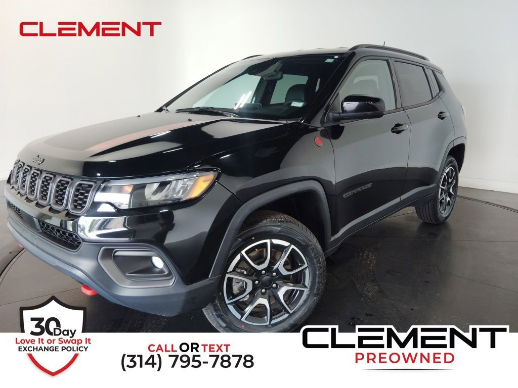 Used 2024 Jeep Compass Trailhawk image 1