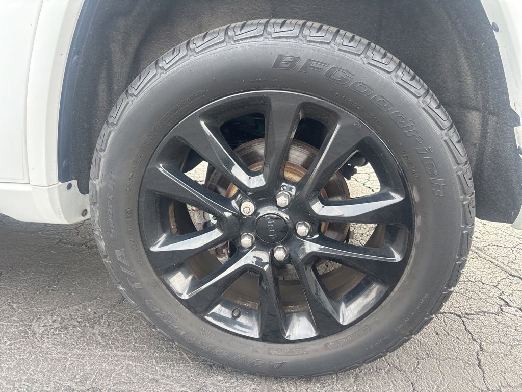 Used 2018 Jeep Grand Cherokee Altitude AWD/4WD image 9