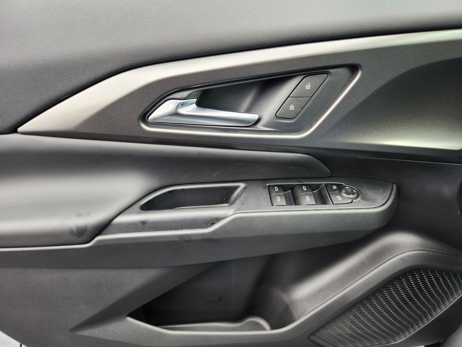 New 2026 Chevrolet Equinox EV LT image 12