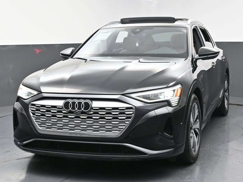 Used 2024 Audi Q8 e-tron Premium Plus image 7