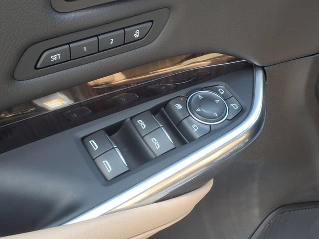 Used 2025 Cadillac XT4 Premium Luxury w/ Technology Package AWD/4WD image 22