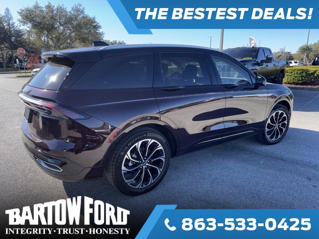 Used 2025 Lincoln Nautilus Reserve image 5