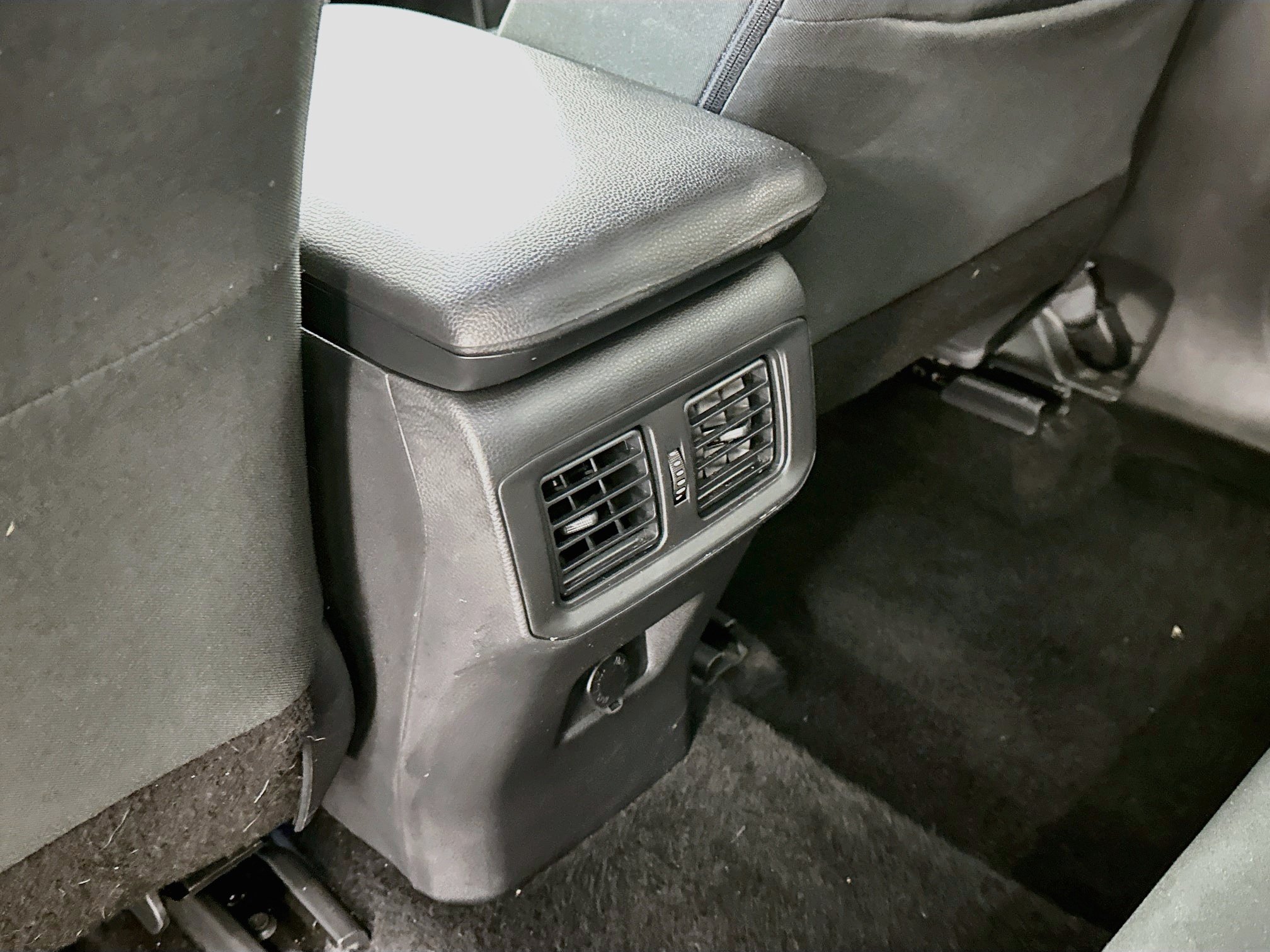 Used 2025 Toyota RAV4 LE AWD/4WD image 28