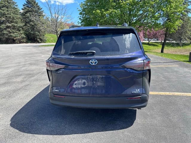 Used 2024 Toyota Sienna LE AWD/4WD image 4