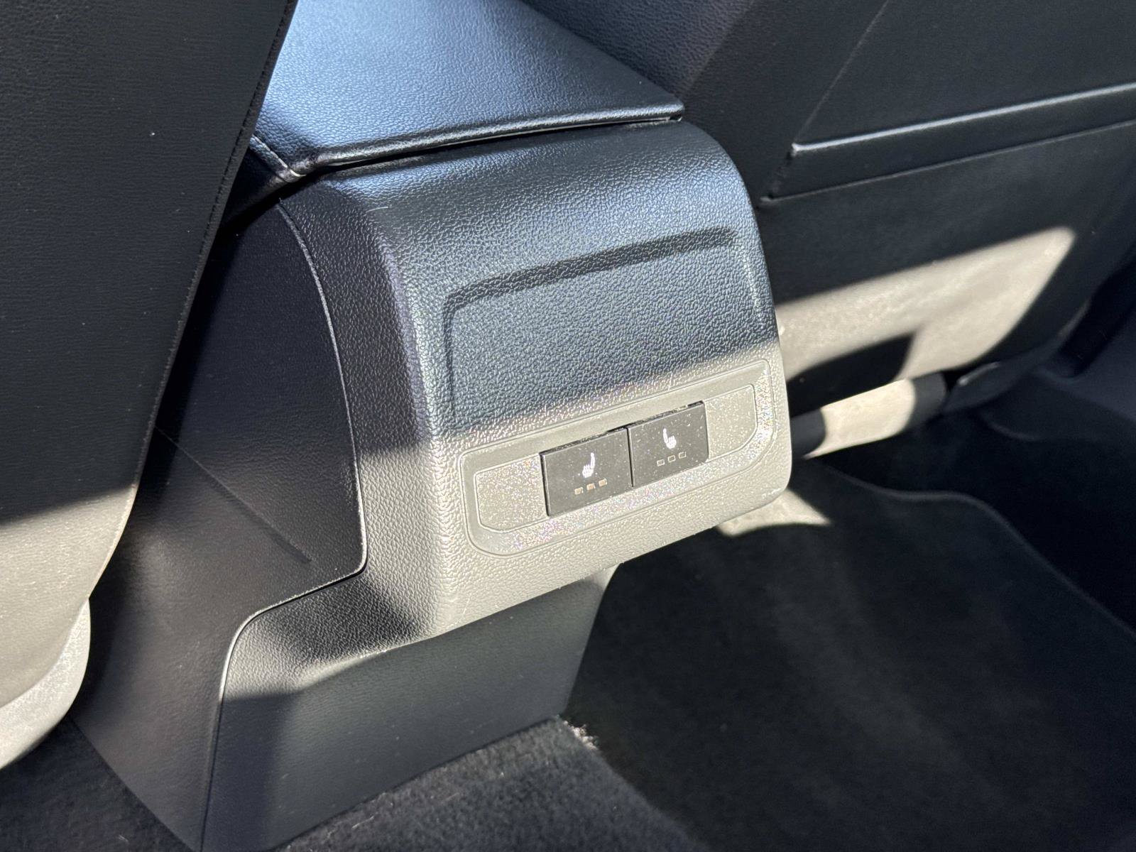 Used 2019 Volkswagen Jetta SEL w/ Cold Weather Package FWD image 27