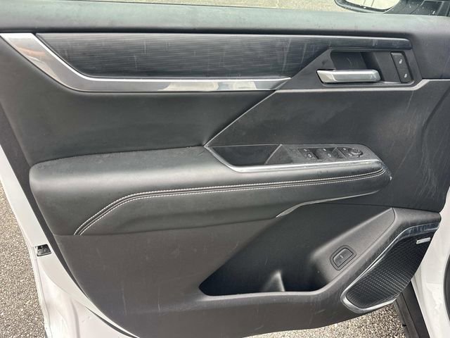 Used 2025 GMC Acadia Elevation AWD/4WD image 12
