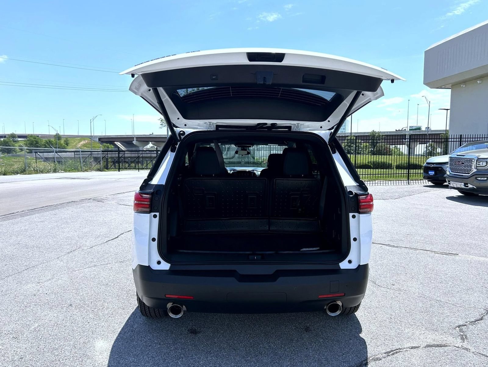 Certified 2023 Chevrolet Traverse LT w/ LPO, Floor Liner Package AWD/4WD image 24