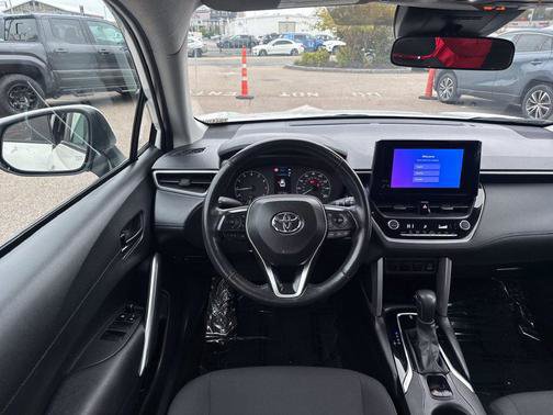 Used 2023 Toyota Corolla Cross LE w/ Moonroof Package AWD/4WD image 12