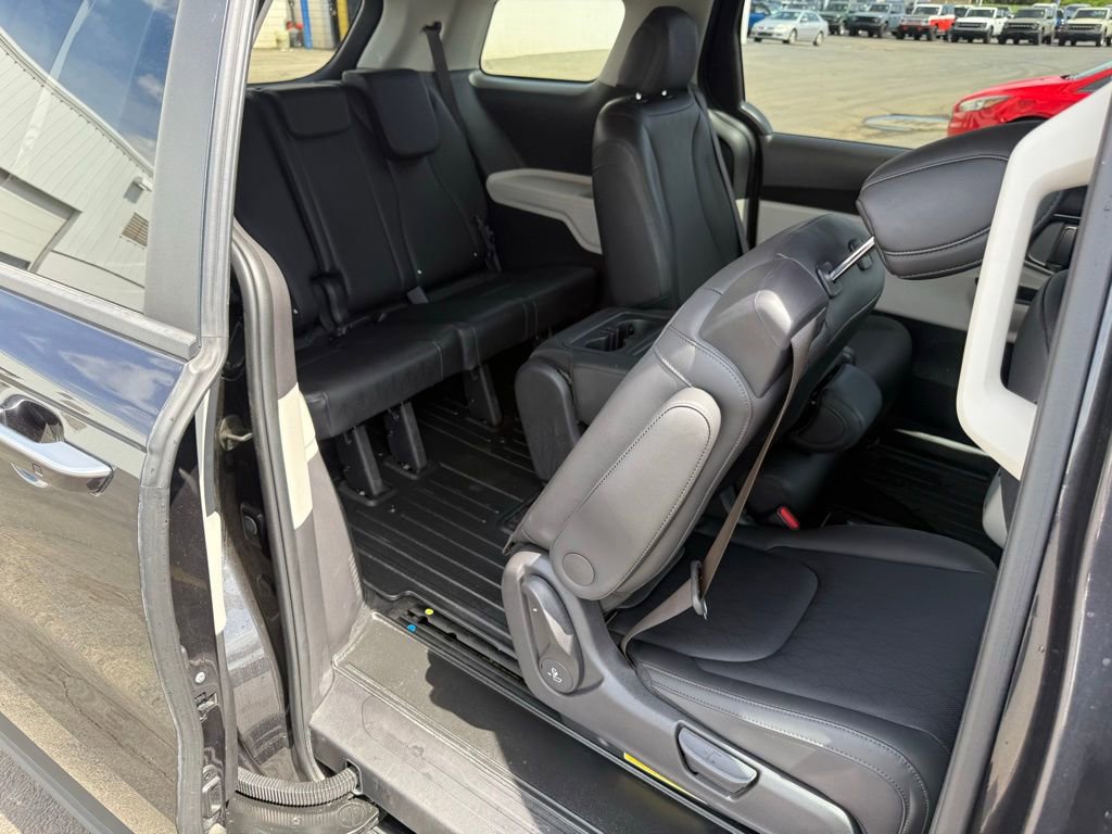 Used 2024 Kia Carnival LX FWD image 57