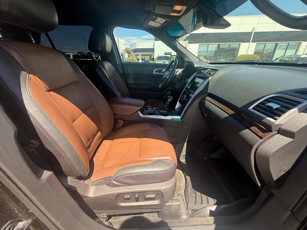 Used 2014 Ford Explorer Limited w/ Equipment Group 302A AWD/4WD image 15