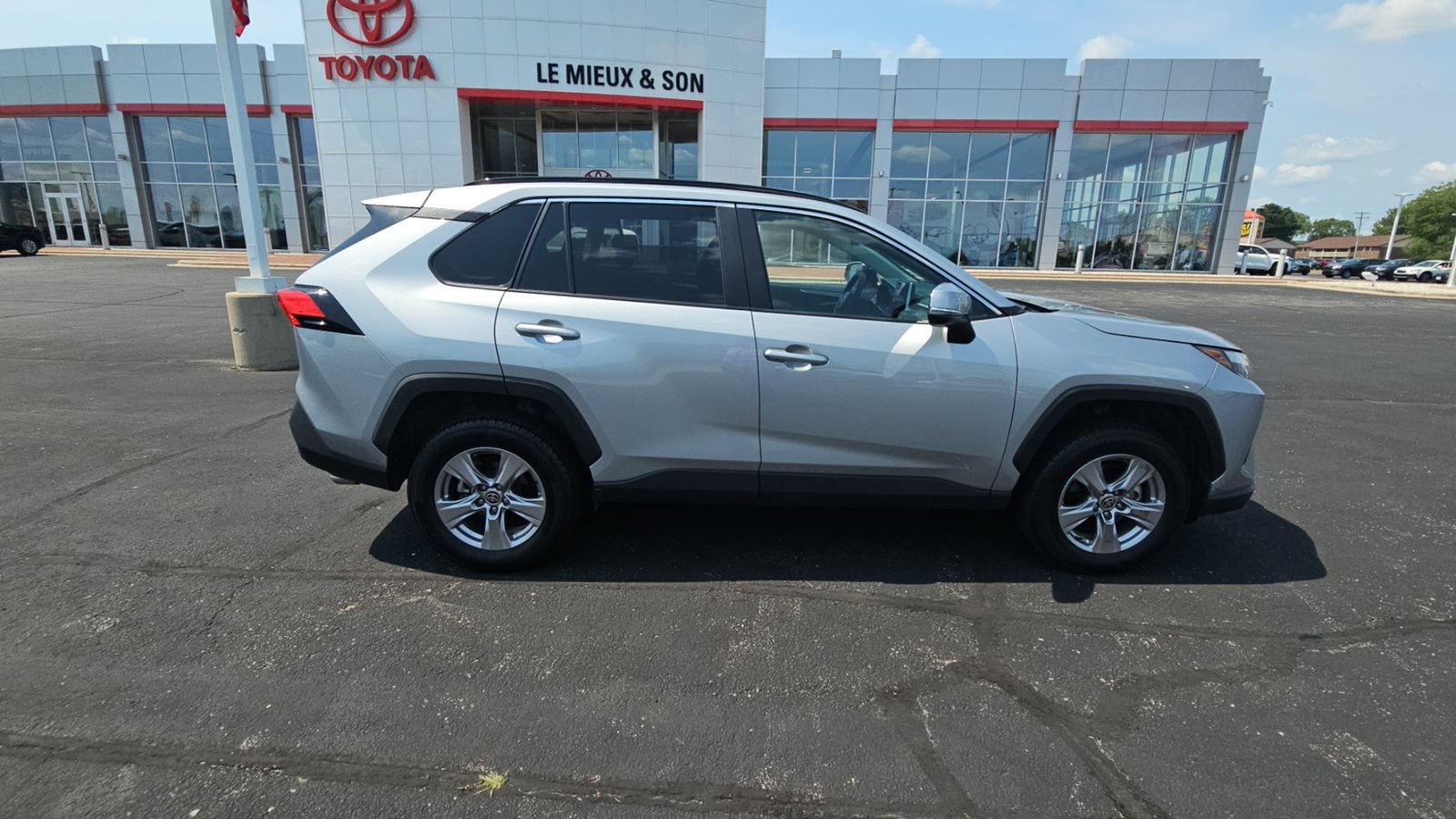 Certified 2025 Toyota RAV4 XLE AWD/4WD image 2
