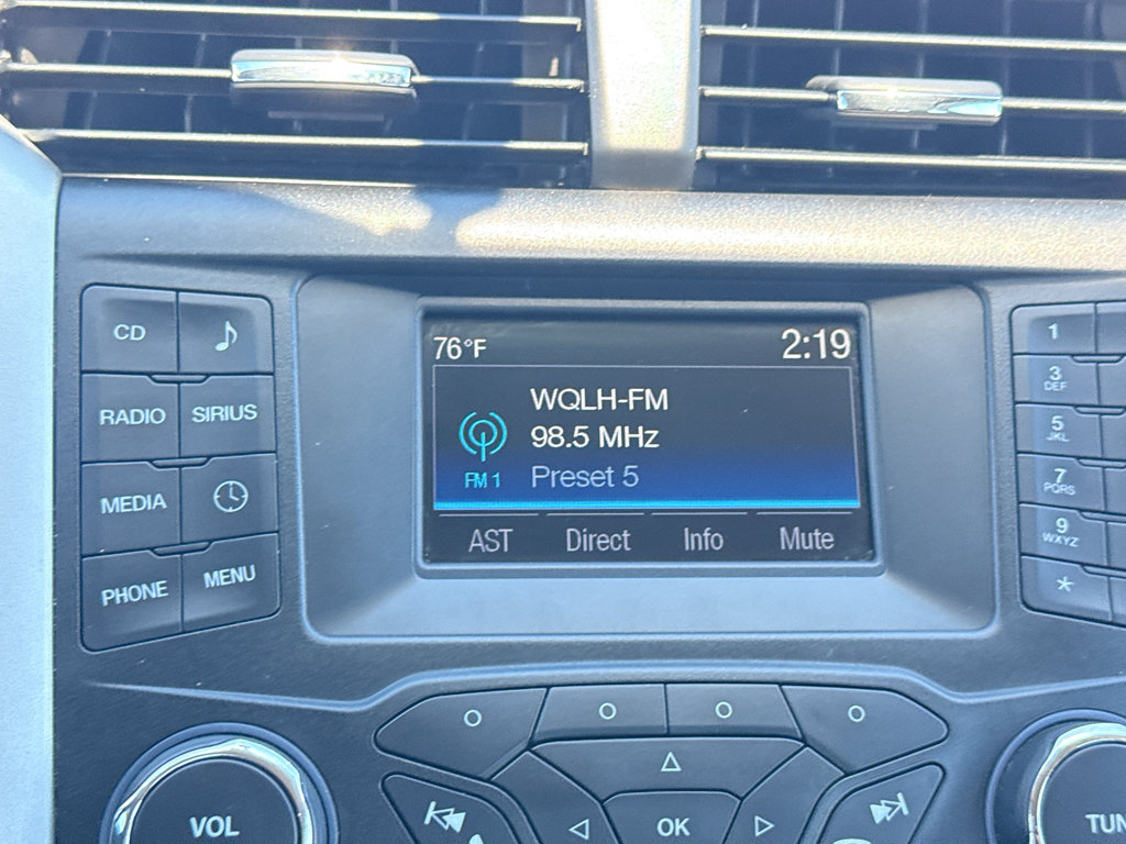 Used 2015 Ford Fusion SE w/ Equipment Group 201A FWD image 18
