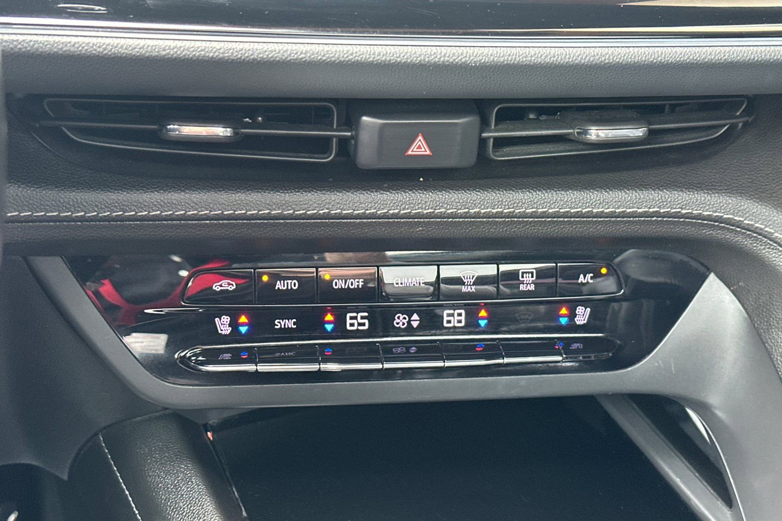 Certified 2022 Buick Envision Avenir w/ Technology Package II image 29