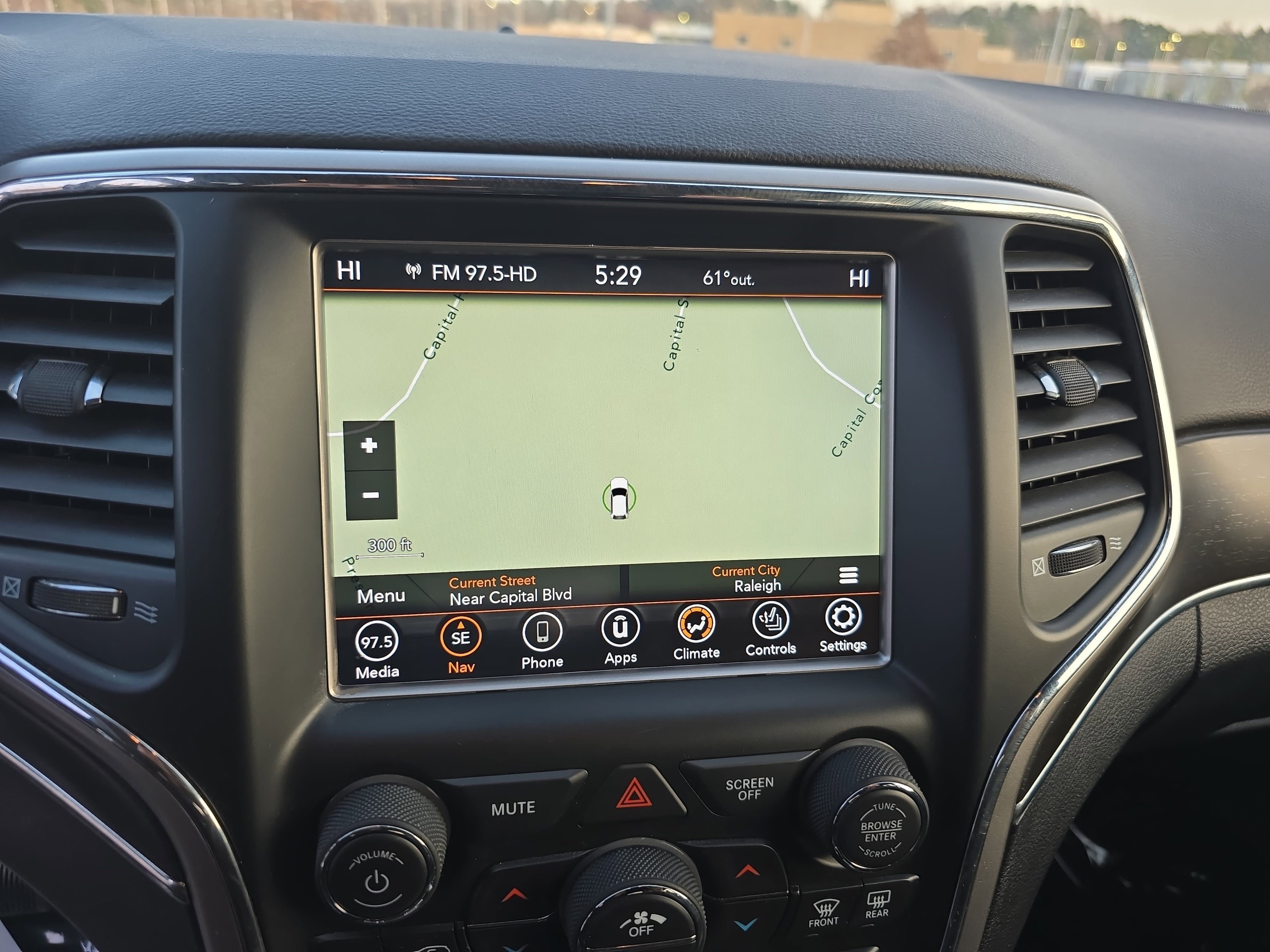 Used 2018 Jeep Grand Cherokee Limited image 22