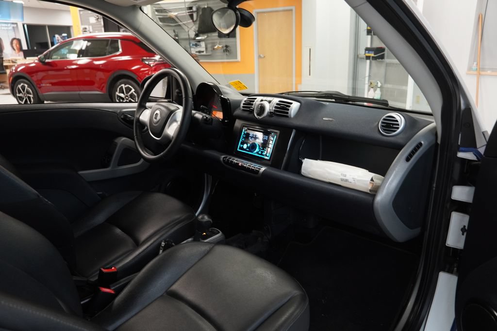 Used 2015 smart fortwo pure RWD image 22