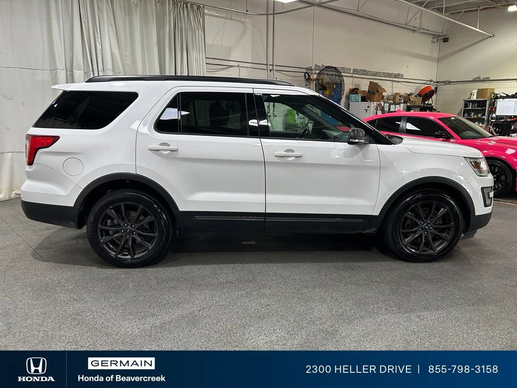 Used 2017 Ford Explorer XLT w/ Equipment Group 202A AWD/4WD image 9