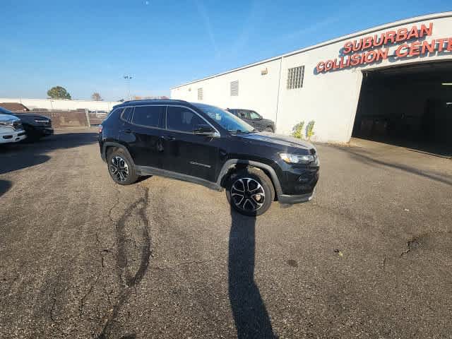 Certified 2022 Jeep Compass Limited w/ Sun and Sound Group AWD/4WD image 9