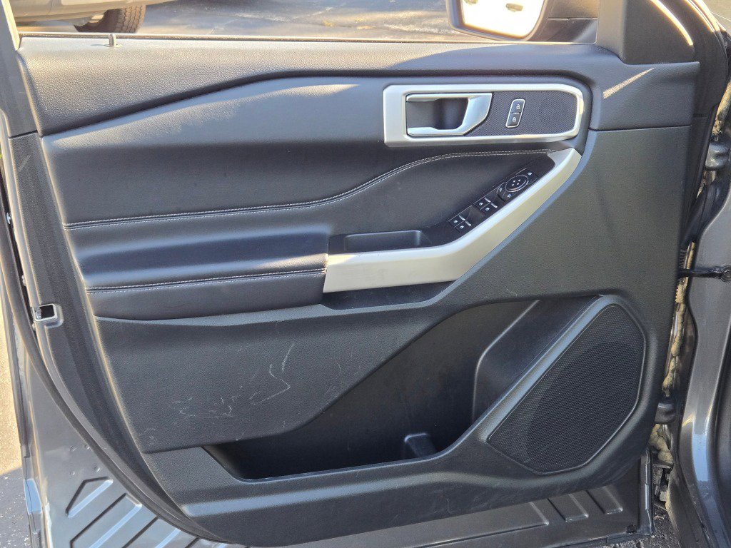 Used 2024 Ford Explorer XLT w/ Equipment Group 202A RWD image 22