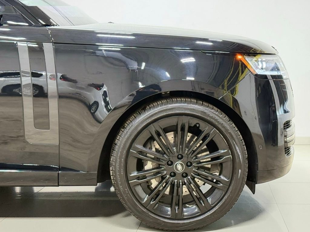 Used 2023 Land Rover Range Rover SE image 13