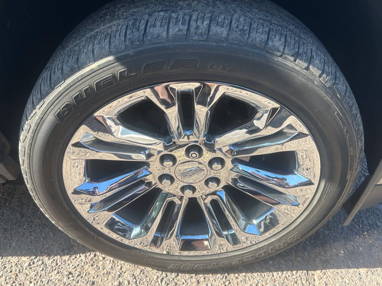 Used 2019 Cadillac Escalade Luxury w/ LPO, Radiant Package AWD/4WD image 8