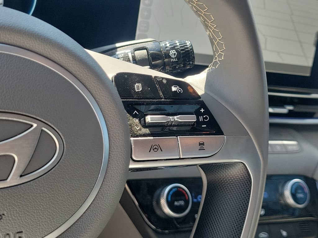 Used 2024 Hyundai Elantra SEL w/ Convenience Package FWD image 22