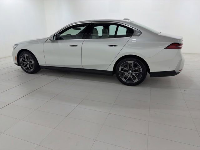 Used 2026 BMW 530i xDrive w/ Premium Package AWD/4WD image 2