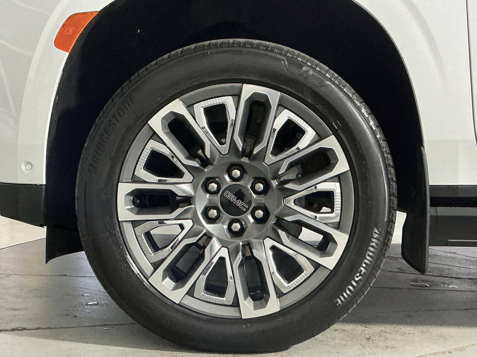 Used 2023 GMC Yukon Denali Ultimate AWD/4WD image 13