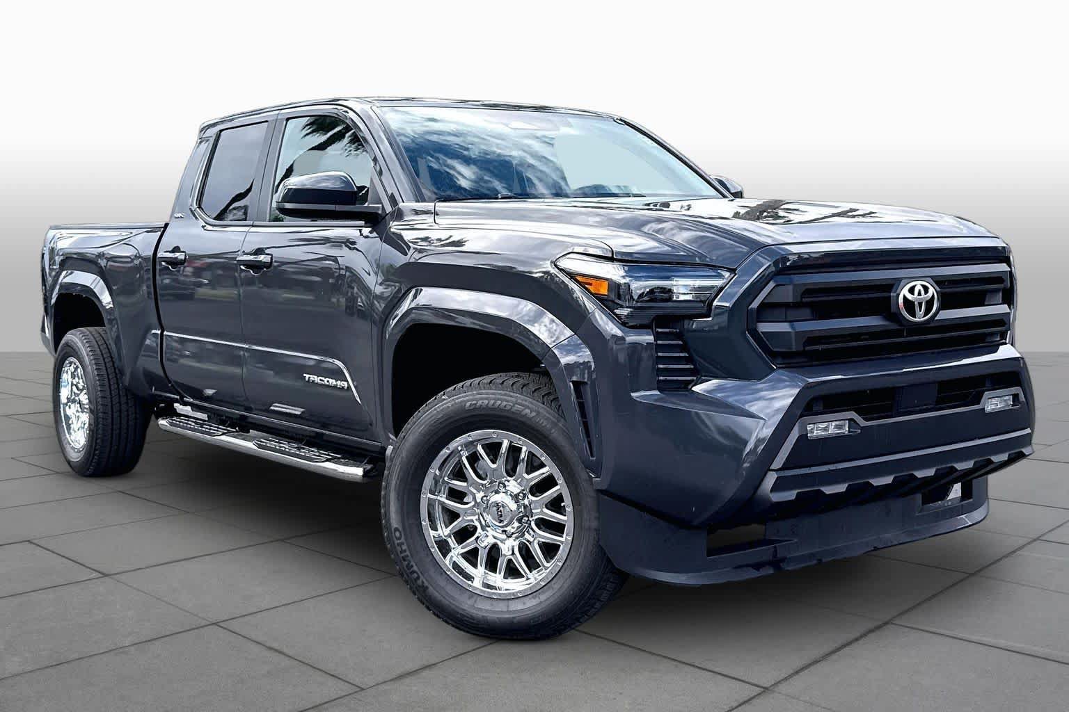Used 2025 Toyota Tacoma SR5 AWD/4WD image 2